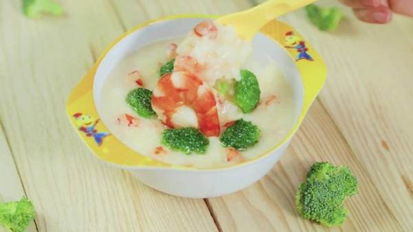 Cháo tôm súp lơ xanh cung cấp nhiều chất dinh dưỡng cho bé