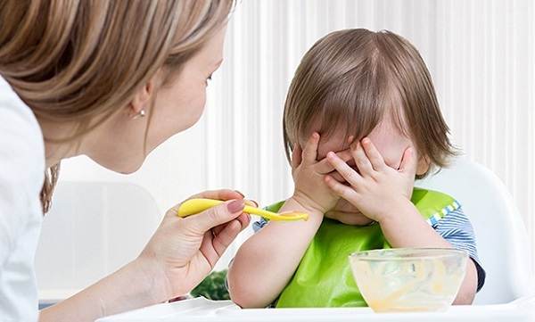Ép con ăn có thể gây ra vấn đề về tâm lý ở trẻ