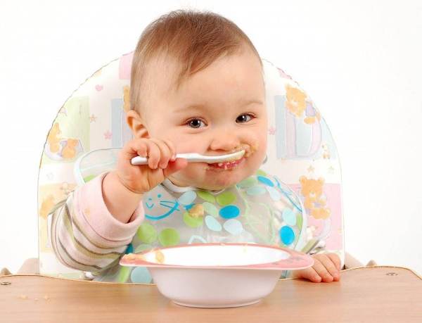 Trẻ đã có thể ăn thức ăn đặc hơn khi bước sang giai đoạn MoguMogu