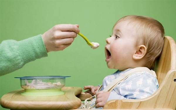 Cháo ăn dặm cho bé 6 tháng tuổi cần có những thành phần dinh dưỡng nào?