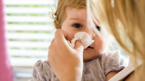 Bệnh cảm cúm rất dễ gặp ở trẻ sơ sinh do nhiễm virus và thường bị nhầm lẫn triệu chứng với các bệnh về đường hô hấp khác