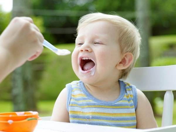 Nên bổ sung các thực phẩm tốt cho hệ tiêu hóa như sữa chua, men tiêu hóa khi trẻ đã bước sang tháng thứ 6