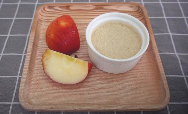 Bánh táo yến mạch có thể sử dụng để làm bữa phụ cho bé 6 tháng tuổi