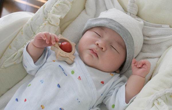 Bé ngủ đủ giấc là cách cải thiện biếng ăn sinh lý ở trẻ 3 tháng tuổi hiệu quả