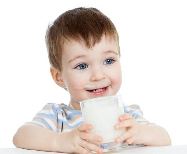 Bổ sung lượng sữa phù hợp vào chế độ dinh dưỡng cho trẻ 3 tuổi