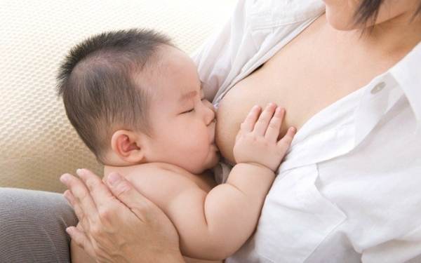 Sữa mẹ là nguồn dinh dưỡng tốt nhất cho sự phát triển của trẻ